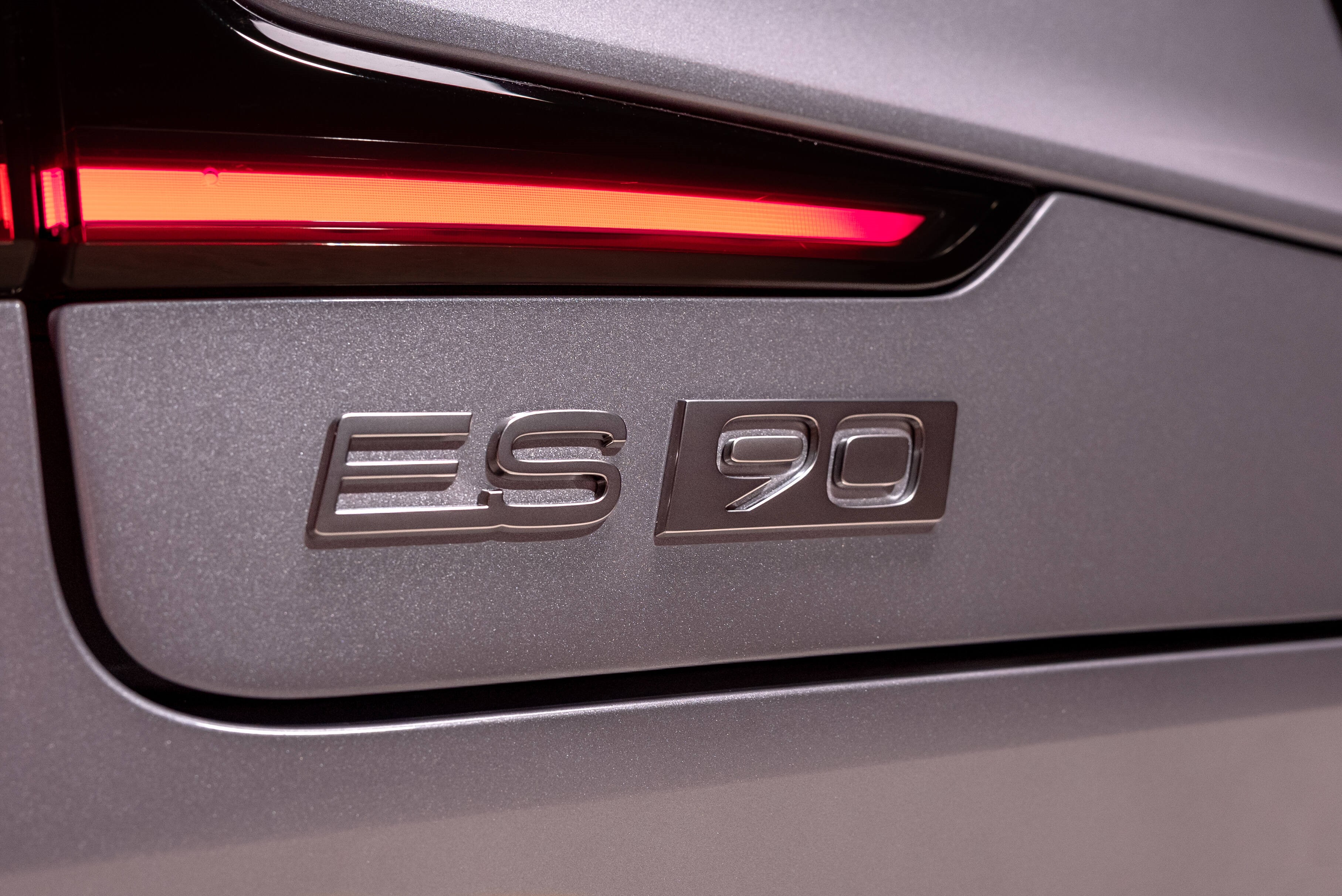 Volvo ES90