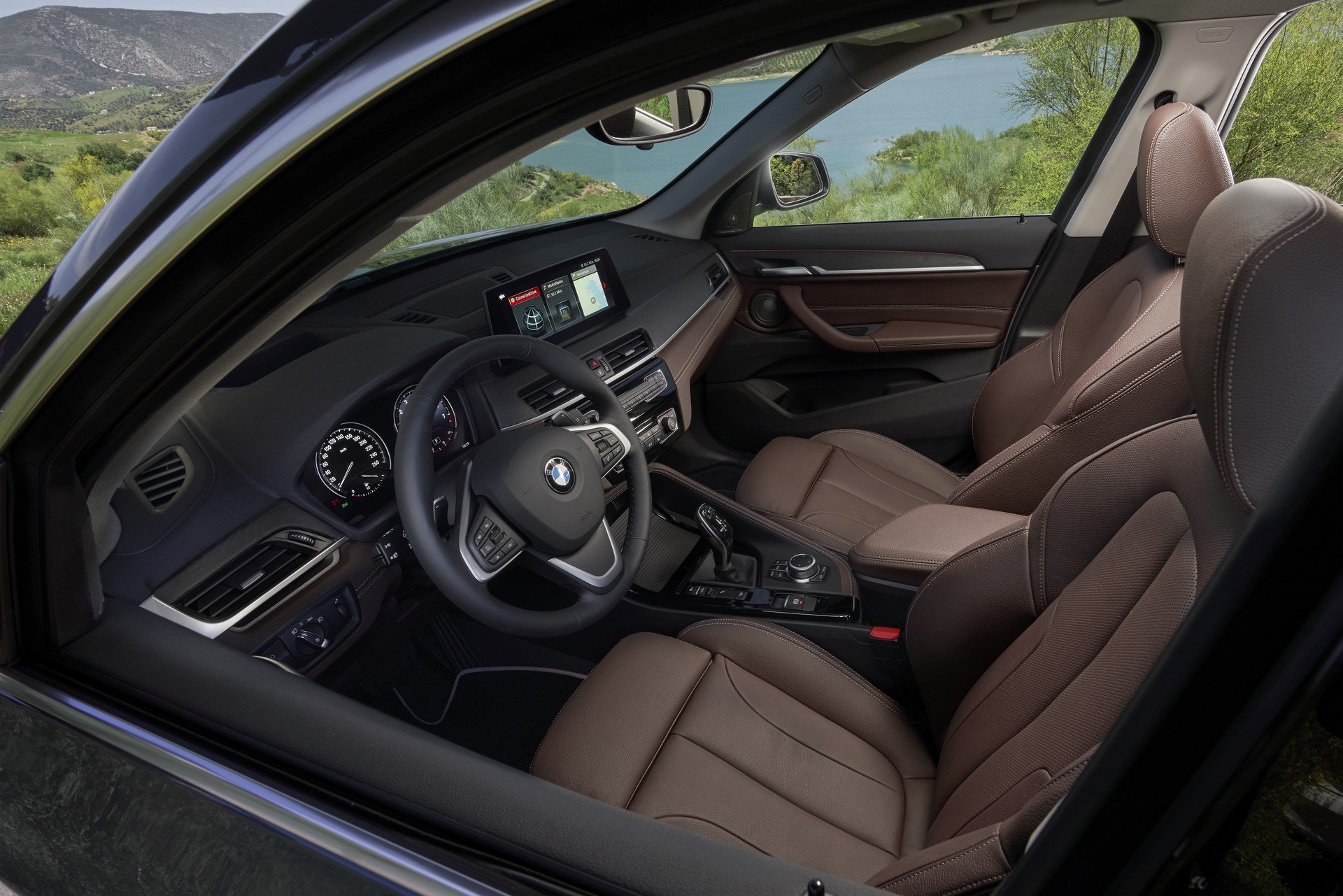 Makyajlı BMW X1, yeni hibrit motoruyla tanıtıldı