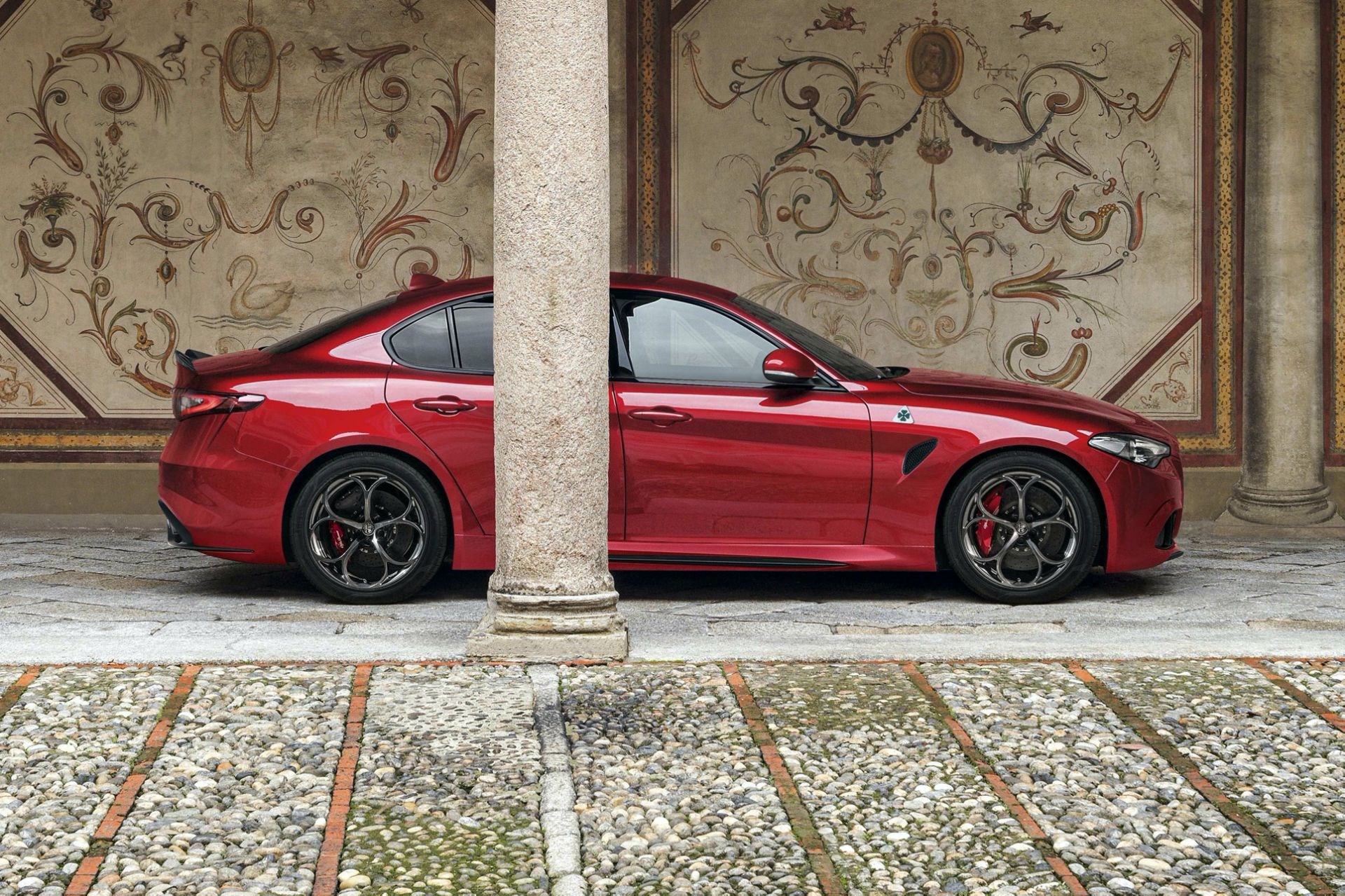 Makyajlı Alfa Romeo Giulia ve Stelvio Quadrifoglio ikilisi yeni teknolojileriyle tanıtıldı