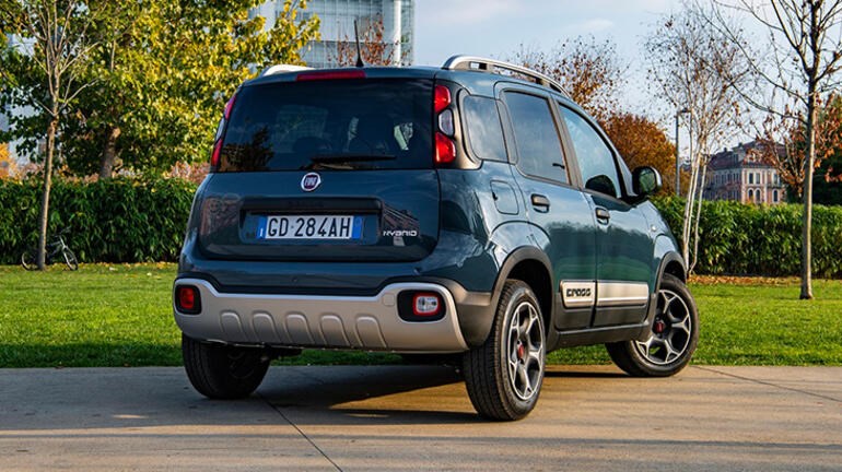 Yenilenen Fiat Panda, hafif hibrit motor seçeneğiyle Türkiye'de