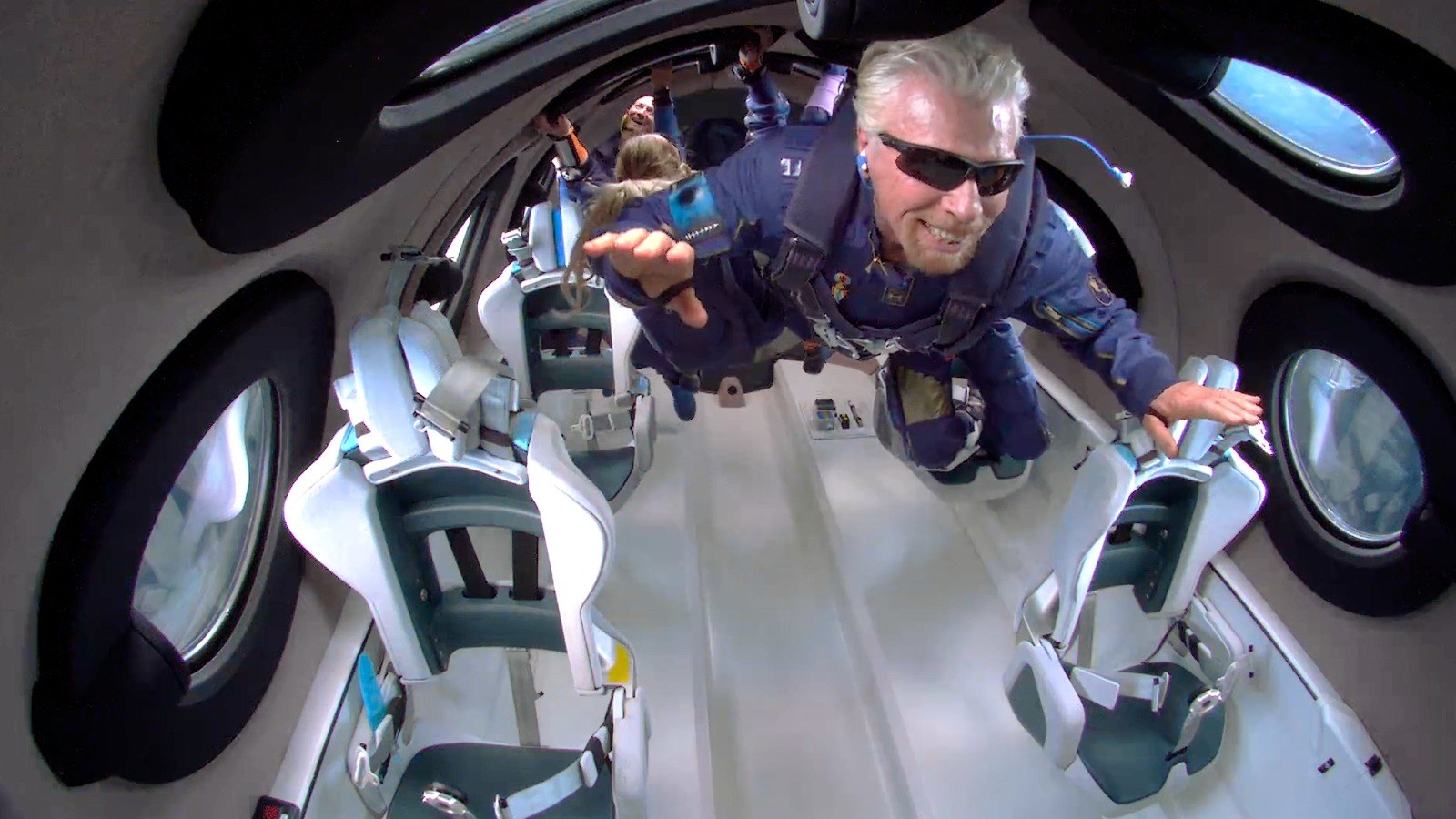 Richard Branson'un uzaya çıktığı anlardan inanılmaz video