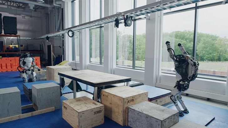 Boston Dynamics, insansı Atlas robotunun yeni videosunu paylaştı