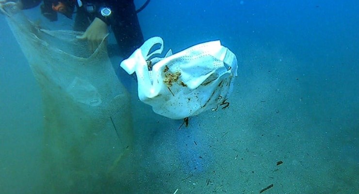 Deniz tabanından toplanan çöpler