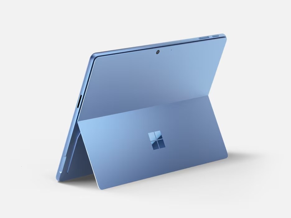 Snapdragon X işlemcili ve OLED ekranlı Surface Pro 10 tanıtıldı