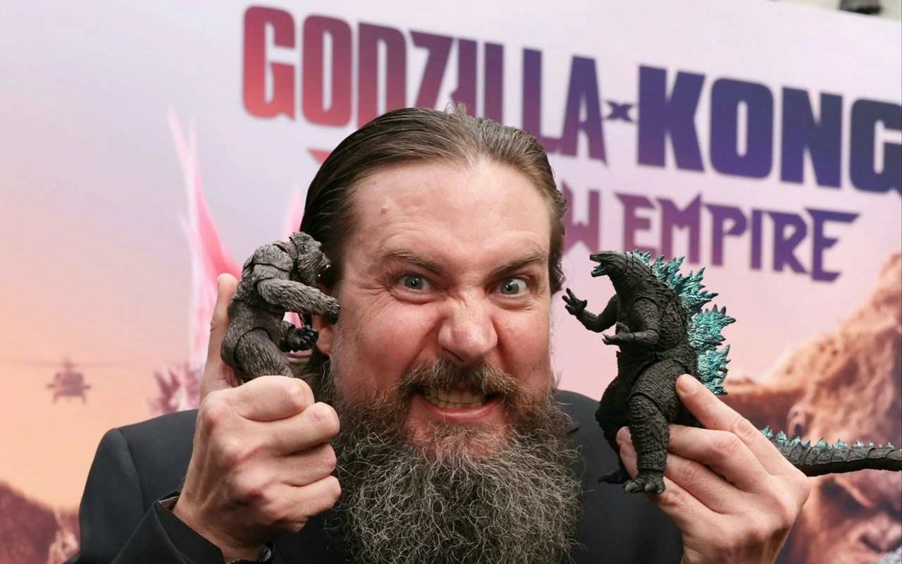 Godzilla x Kong serisi yönetmen değiştiriyor