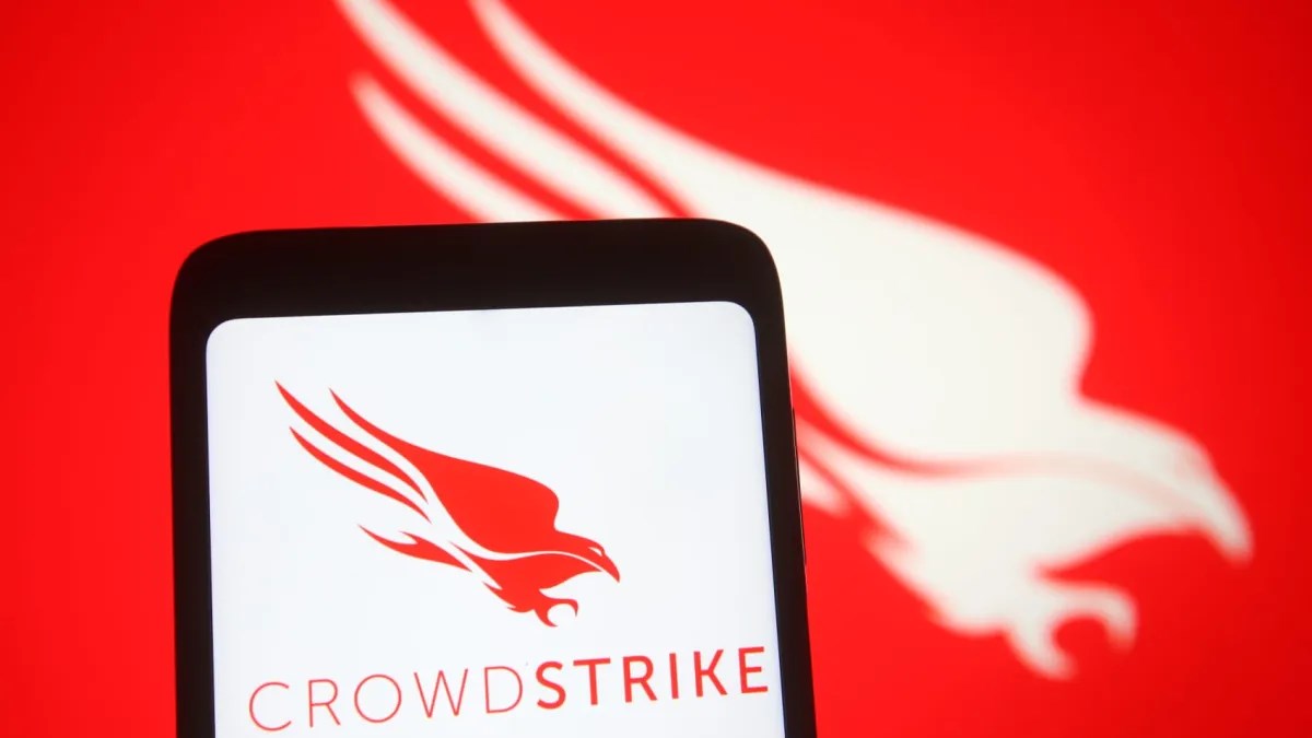 Microsoft ve CrowdStrike hisseleri büyük kriz sonrası düştü