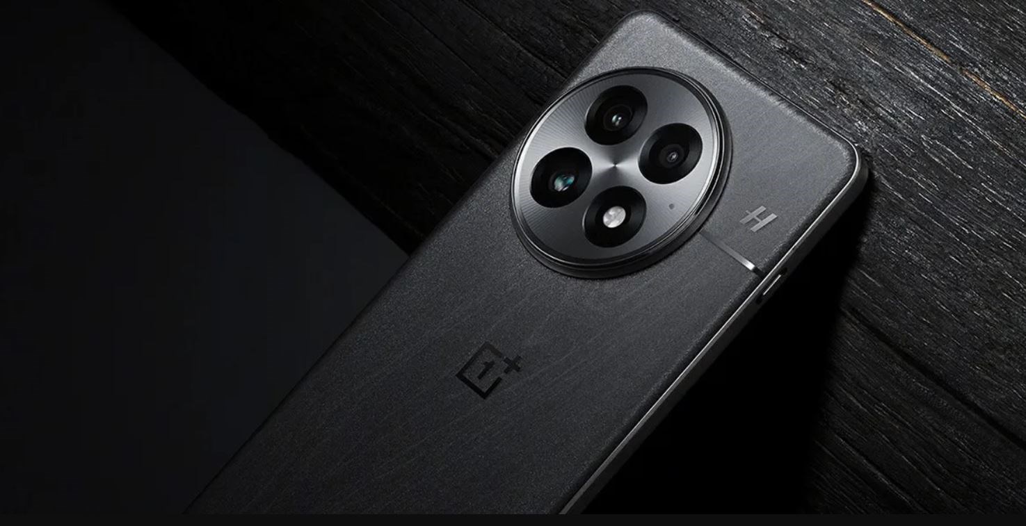 OnePlus 13’ün ekranı birçok ilk ve çok önemli teknolojilerle geli