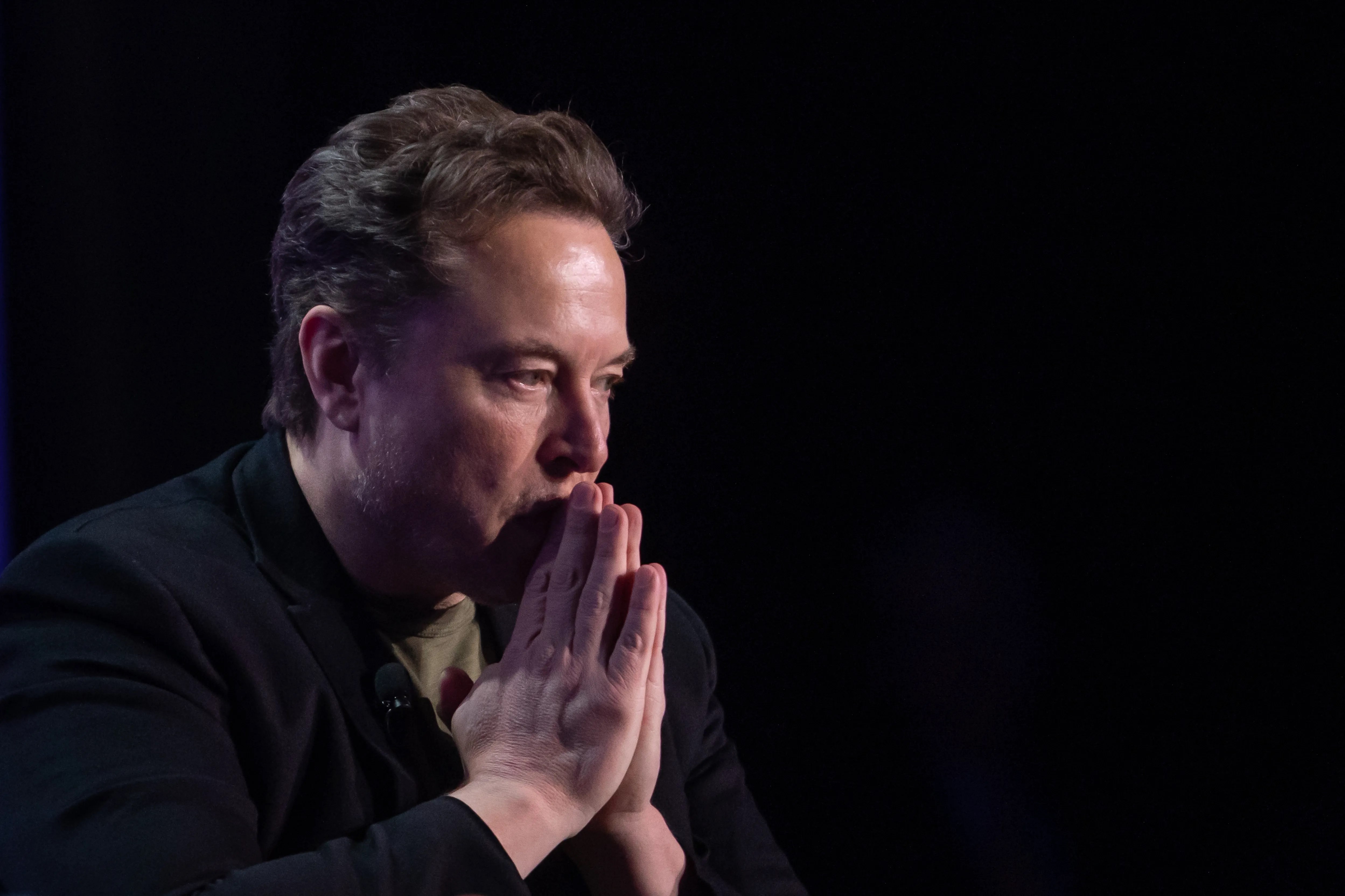 Elon Musk’ın tuhaf davranışları Tesla’nın satışlarını baltalıyor