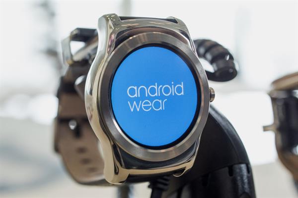 Android Wear'ın yeni güncellemesi ana ekranı hareketlendiriyor