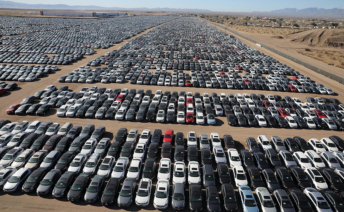 Volkswagen emisyon skandalı nedeniyle geri aldığı 300 bin aracı koyacak yer bulamıyor